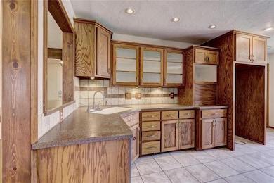 1008 E 11th St, Edmond, OK 73034 - photo 5