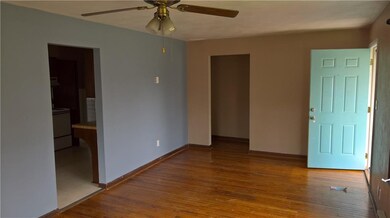 410 Raines St, Plainfield, IN 46168 - photo 2