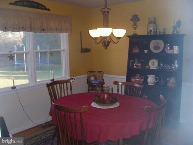 6997 Beachmont Dr, Sykesville, MD 21784 - photo 5