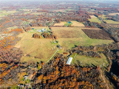 2706 Bedford Rd, Lowellville, OH 44436 - photo 4