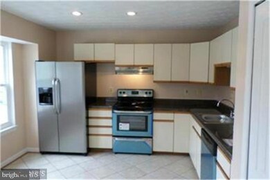 9594 Donnan Castle Ct, Laurel, MD 20723 - photo 3