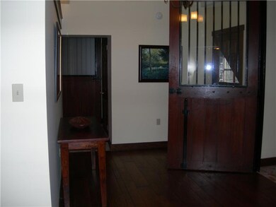 Entry/Foyer.