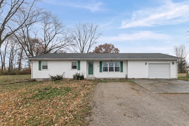 103 Middleton Rd, Iuka, IL 62849 - photo 4