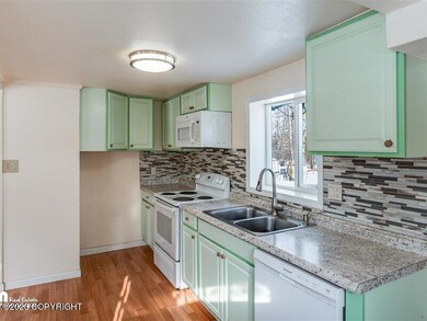 06-Kitchen_ELI08392-Edit