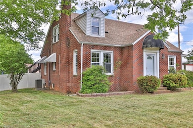 2036 1st Ave SW, Hickory, NC 28602 - photo 3