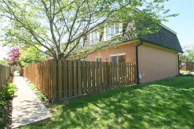 1105 Canterbury Square S, Indianapolis, IN 46260 - photo 2
