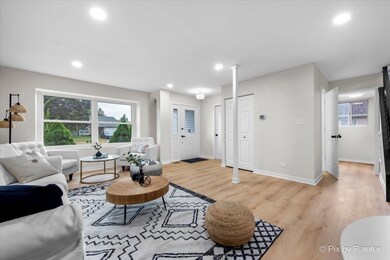 1366 Inverness Dr, Elgin, IL 60120 - photo 3