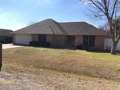 3202 Crockett St, Granbury, TX 76049 - photo 2