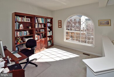 12960 Park Crescent Cir, Herndon, VA 20171 - photo 5