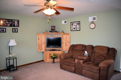 1361 Mallard Dr E, Chambersburg, PA 17202 - photo 5