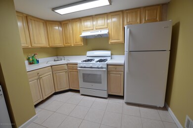 77 Robin Ct, Staten Island, NY 10309 - photo 5