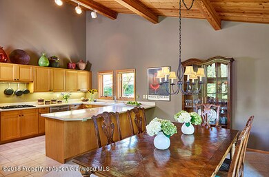 Kitchen & Dining
