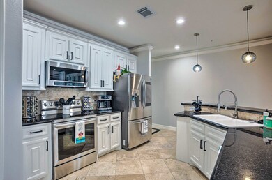 Amazing kitchen.