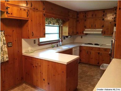 Huge Eat In Kitchen!!!