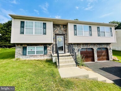 1021 Saylor Dr, Temple, PA 19560 - photo 2