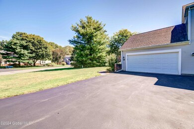 94 Killarney Dr, Schenectady, NY 12309 - photo 3