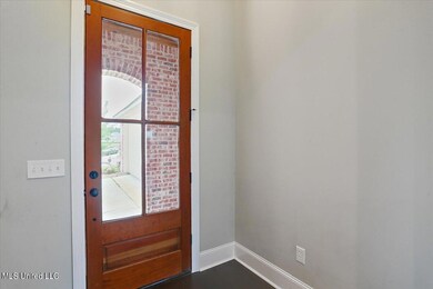 04-704 Queens Ct