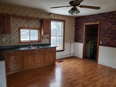 Eat-in Kitchen