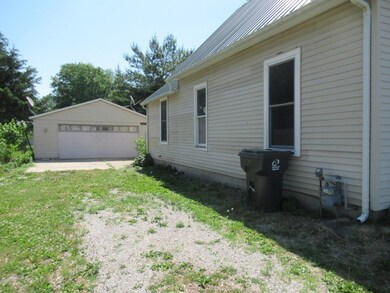 201 N Carico St, Tuscola, IL 61953 - photo 3