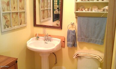 kristi Powder room