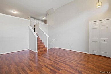 142 Sandy Ln, Walled Lake, MI 48390 - photo 3