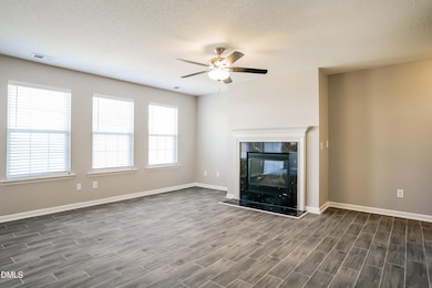 004-photo-living-room-10887512