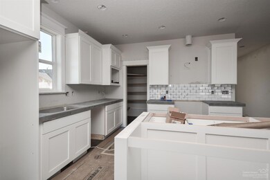 61082 SE Echo Lake Ct, Bend, OR 97702 - photo 4
