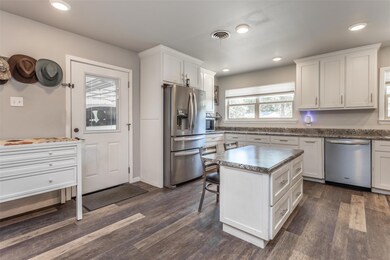 1105 Elmwood St, Gainesville, TX 76240 - photo 7