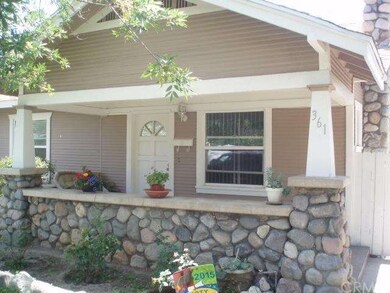 Gorgeous front porch!
