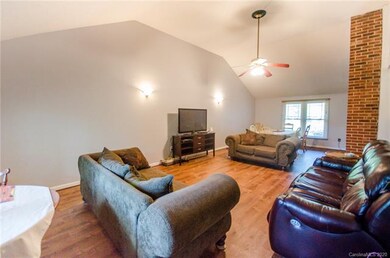 126 Pineview Ct, Statesville, NC 28625 - photo 6