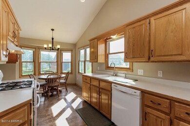 012-Kitchen-1252949-mls