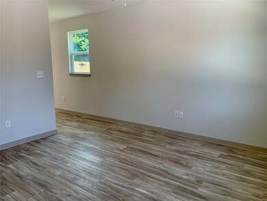 1036 Buck St unit A, Gainesville, TX 76240 - photo 3