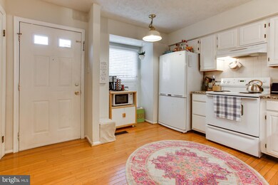 19013 Partridge Wood Dr, Germantown, MD 20874 - photo 3