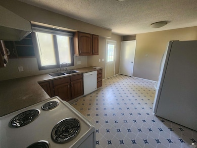 2008 Poppy Ct, Manhattan, KS 66502 - photo 7