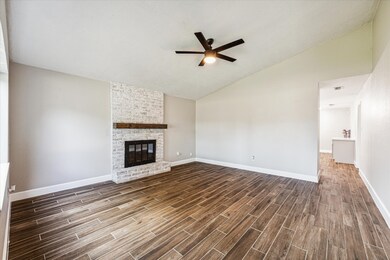 16810 Hibiscus Ln, Friendswood, TX 77546 - photo 5