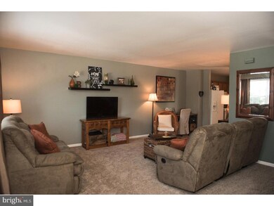 814 Treetop Ln, Norristown, PA 19403 - photo 6