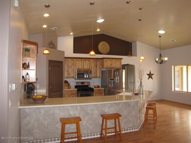 Kitchen with breakfast bar