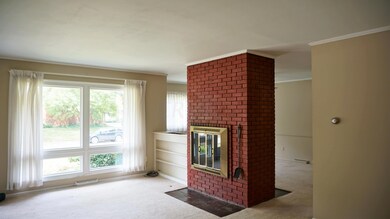 2069 Ridgecliff Rd - Living Room