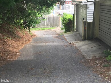 552 S 14th St, Reading, PA 19602 - photo 4