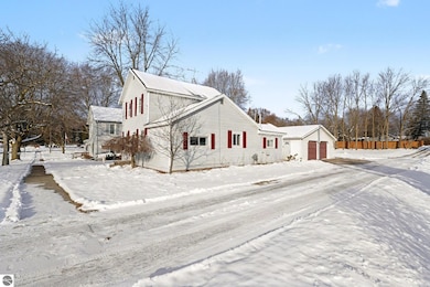 326 W Emerson St, Ithaca, MI 48847 - photo 3