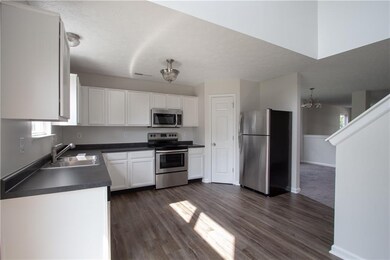 3304 Limber Pine Dr, Whiteland, IN 46184 - photo 2