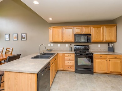 3610 Stoneview Cir SW unit 3610, Cedar Rapids, IA 52404 - photo 4