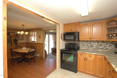 06 136 Buckhorn Dr Kitchen Dining Area