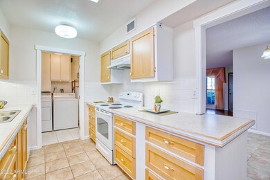 17268 N Del Webb Blvd, Sun City, AZ 85373 - photo 3