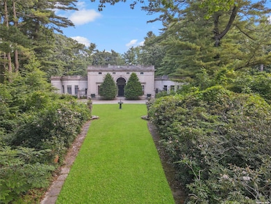 - Wheatley Rd, Old Westbury, NY 11568 - photo 2