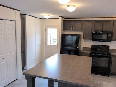 1942 Central Ave unit 36, Colonie, NY 12205 - photo 2