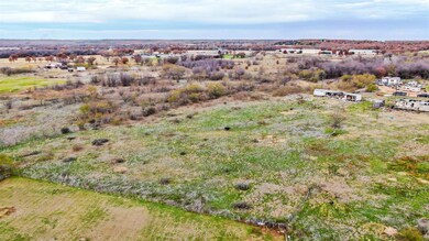 101 Trails End Cir, Millsap, TX 76066 - photo 2