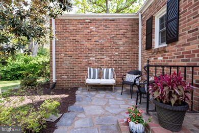 7116 Marlan Dr, Alexandria, VA 22307 - photo 3