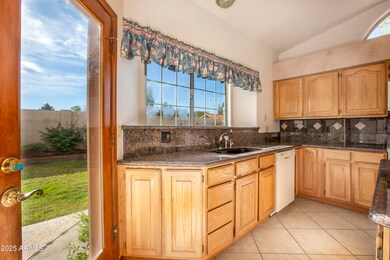 1129 E Knight Ln, Tempe, AZ 85284 - photo 6