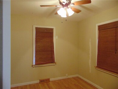 323 Hackley Ave, Des Moines, IA 50315 - photo 4